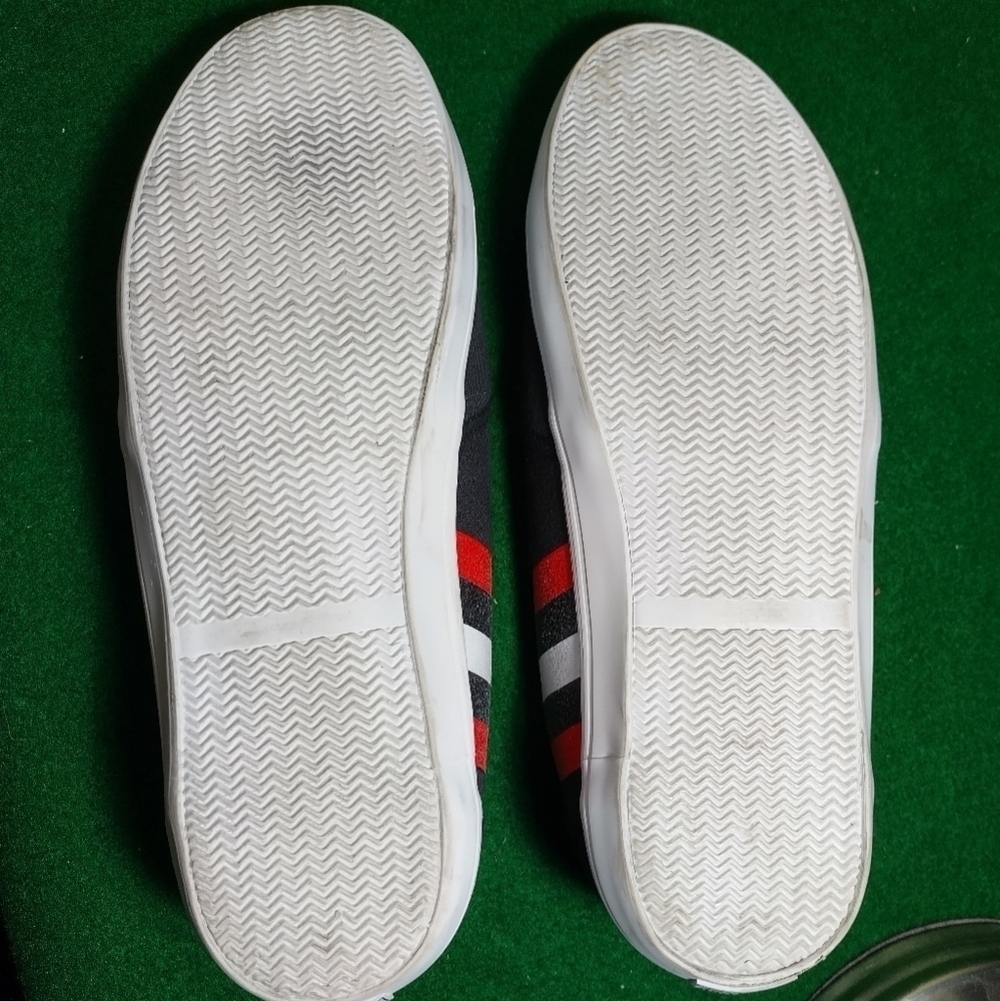 Chicago Blackhawks Bradford Exchange Wearable Art Shoes, Like New - Picture 4 of 10